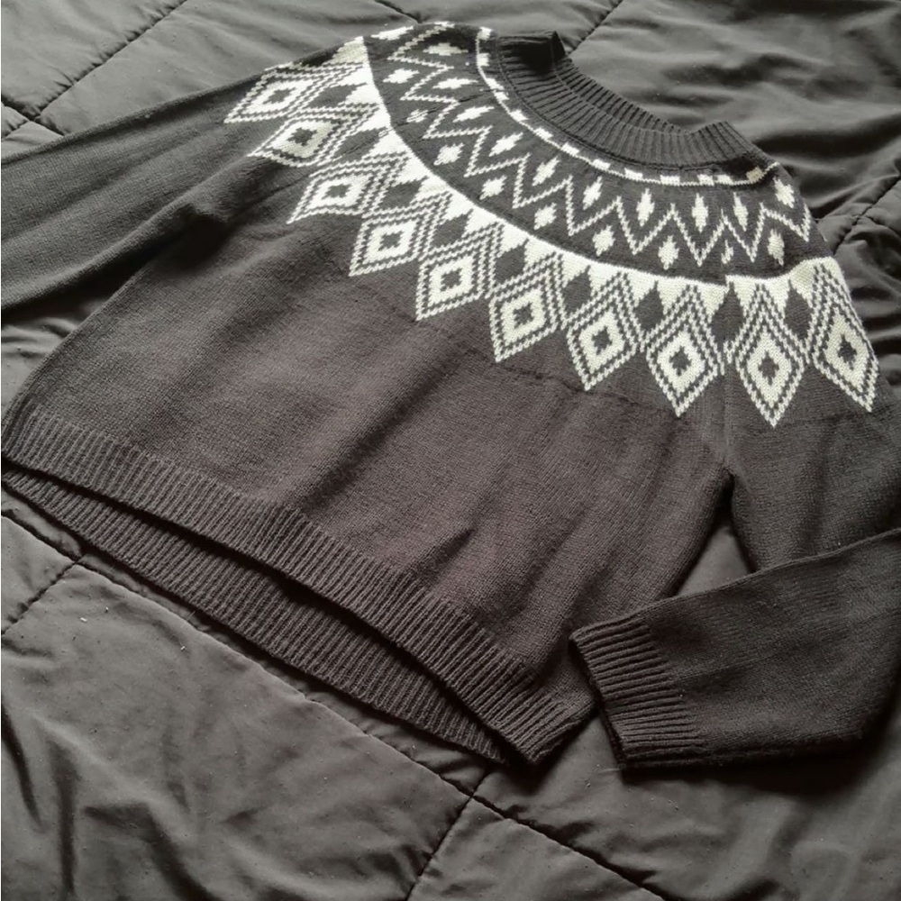 Black and White Patterned Women's Sweater